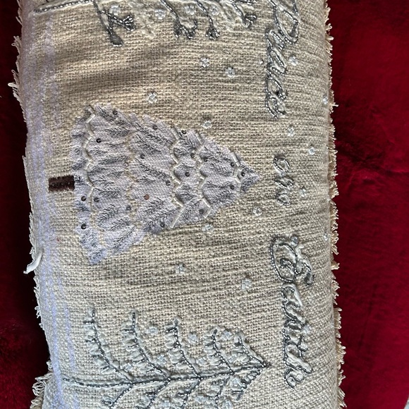 Two holiday winter accent pillows - Picture 13 of 14